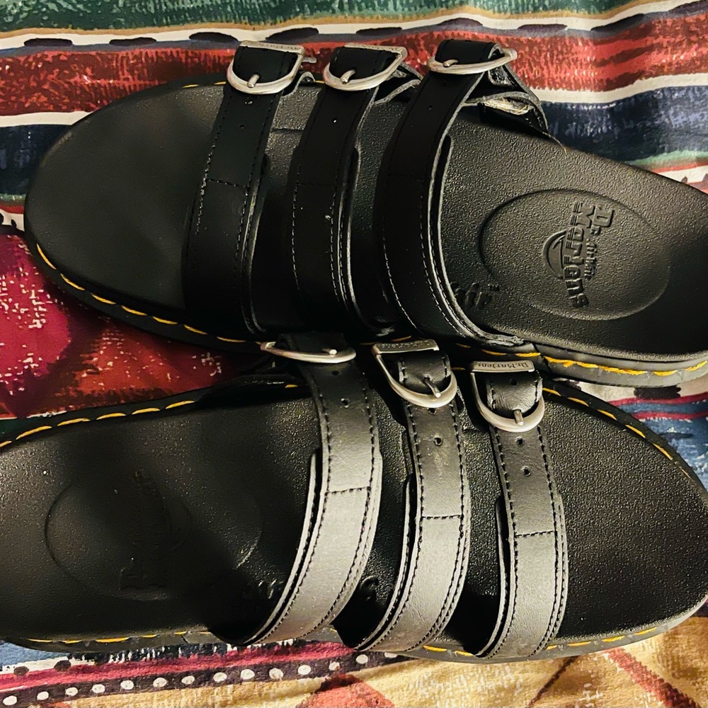 Dr.Martens Hydro Black Leather Slides